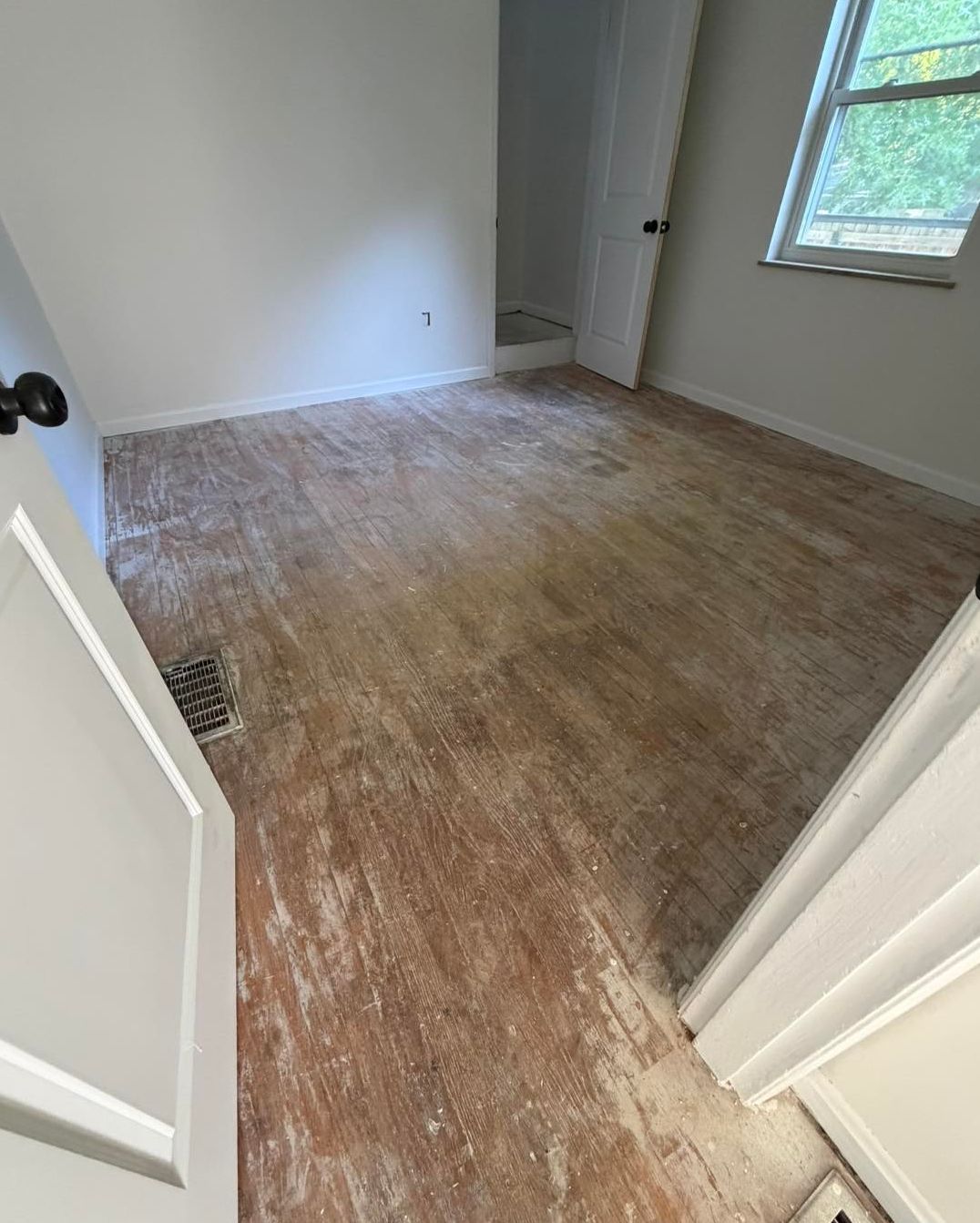 Bedroom floor before refinishing